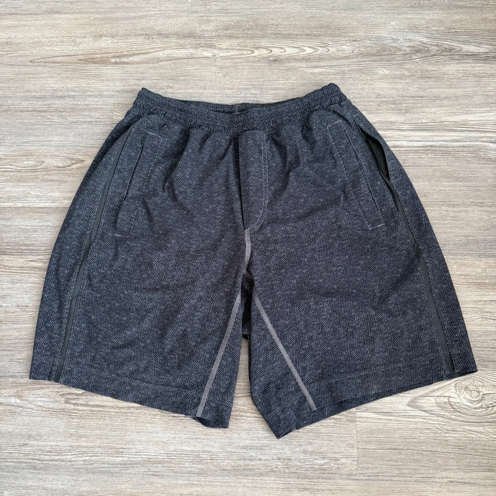 Lululemon Mens Medium Lined Pacebreaker Gray‎ Shorts Chevron Pattern